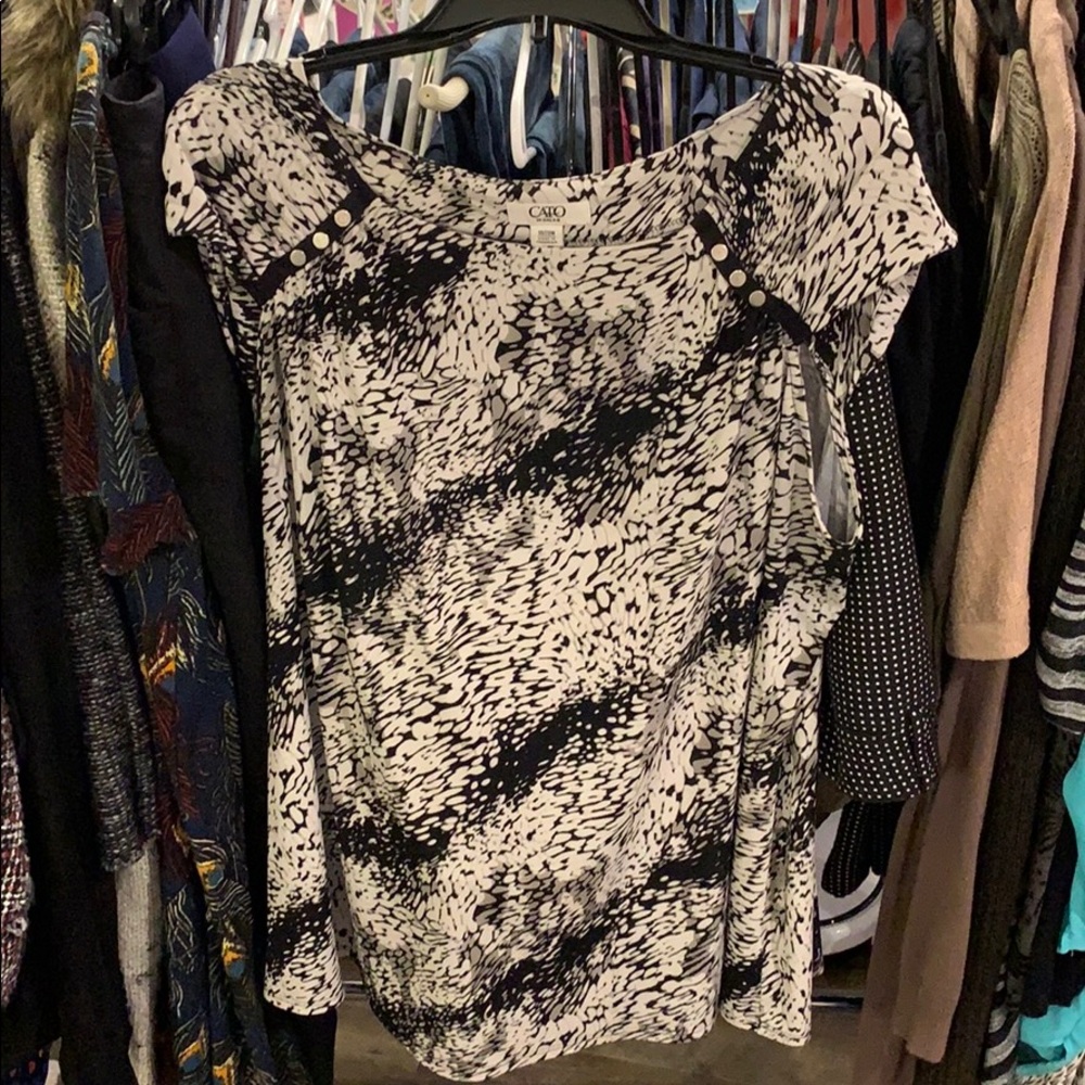 Sleeveless tunic with black and white animal print